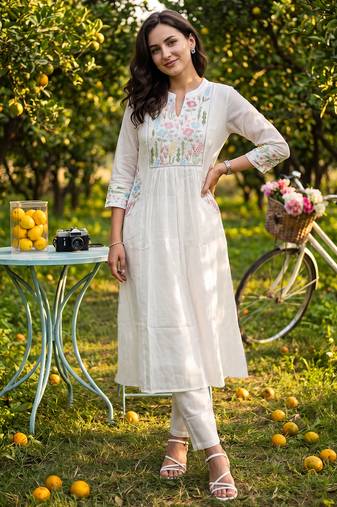 Off white embroidered pure cotton kurta trouser dupatta set