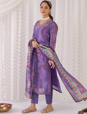 Lavender printed silk blend kurta trouser dupatta set 3