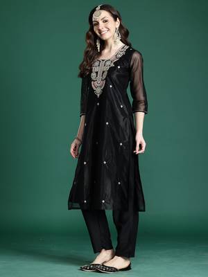 Black embroidered net kurta trouser dupatta set 3