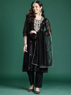 Black embroidered net kurta trouser dupatta set 4