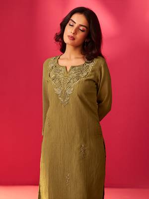 Green embroidered silk blend kurta trouser dupatta set 1