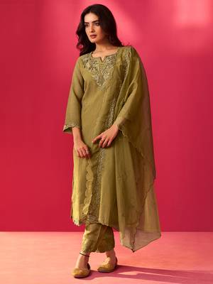 Green embroidered silk blend kurta trouser dupatta set 4
