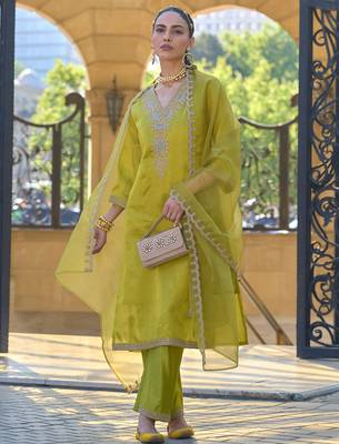 Green embroidered silk blend kurta trouser dupatta set 1