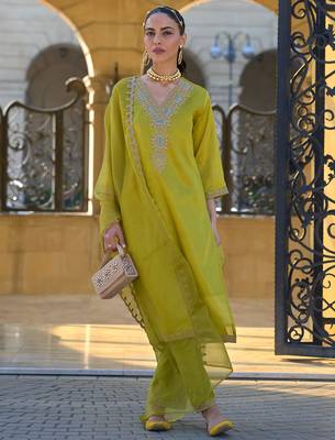 Green embroidered silk blend kurta trouser dupatta set 3