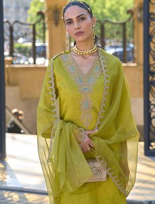 Green embroidered silk blend kurta trouser dupatta set 4