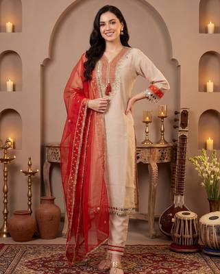 Cream embroidered silk blend kurta trouser dupatta set 2