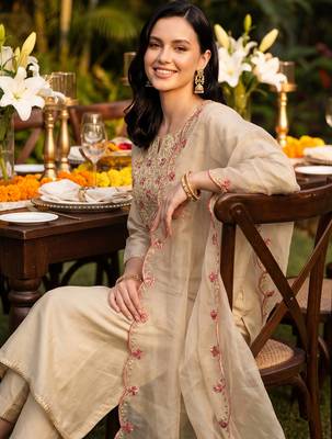 Off white embroidered liva kurta trouser dupatta set 2