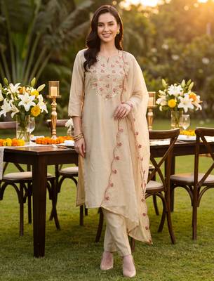 Off white embroidered liva kurta trouser dupatta set 1