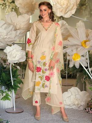 Off white embroidered silk blend kurta trouser dupatta set 2