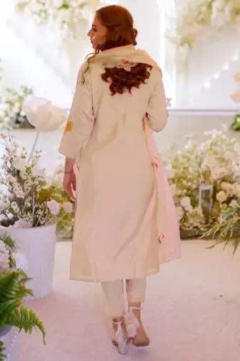 Off white embroidered silk blend kurta trouser dupatta set