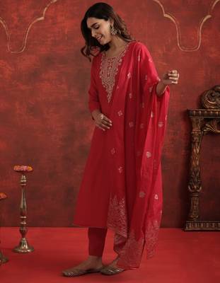 Pink embroidered silk blend kurta trouser dupatta set 3