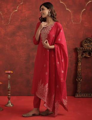 Pink embroidered silk blend kurta trouser dupatta set 4
