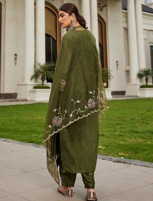 Green embroidered silk blend kurta trouser dupatta set 2