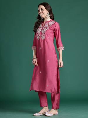 Pink solid silk blend kurta trouser dupatta set 3