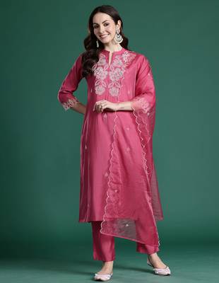 Pink solid silk blend kurta trouser dupatta set 4