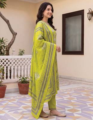 Green printed pure cotton kurta trouser dupatta set 4