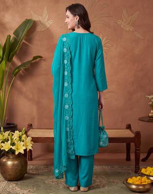 Green embroidered silk blend kurta trouser dupatta set 2