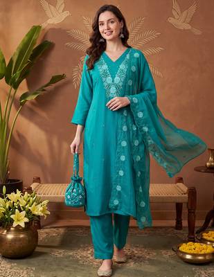 Green embroidered silk blend kurta trouser dupatta set 4