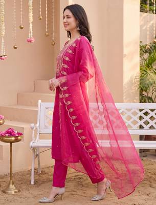 Pink embroidered silk blend kurta trouser dupatta set 4