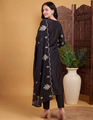 Black embroidered silk blend kurta trouser dupatta set 2