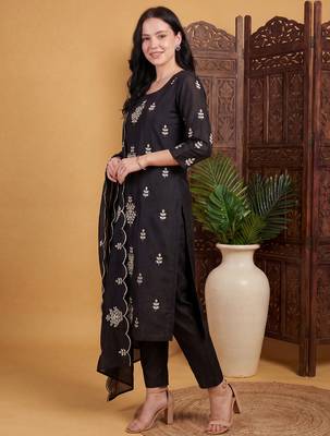 Black embroidered silk blend kurta trouser dupatta set 3