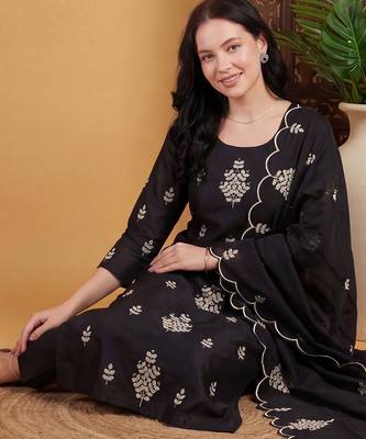 Black embroidered silk blend kurta trouser dupatta set 4