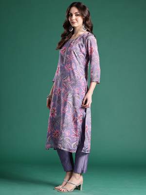 Lavender printed silk blend kurta trouser dupatta set 3