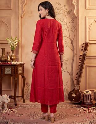 Red embroidered silk blend kurta trouser dupatta set 3