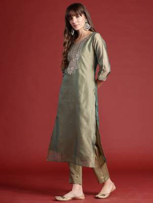 Green embroidered liva kurta trouser dupatta set 4