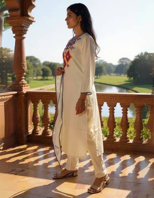 Off white embroidered liva kurta trouser dupatta set 4