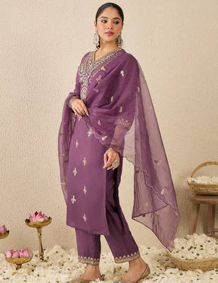 Mauve embroidered silk blend kurta trouser dupatta set 4