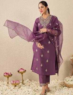 Mauve embroidered silk blend kurta trouser dupatta set 1