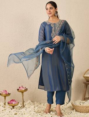 Blue embroidered liva kurta trouser dupatta set 4