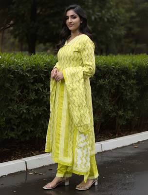 Green printed pure cotton kurta trouser dupatta set 3