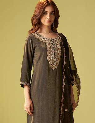 Green embroidered liva kurta trouser dupatta set 1