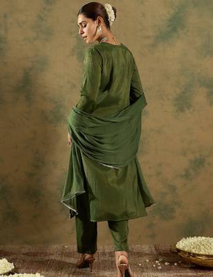 Green embroidered silk blend kurta trouser dupatta set 2