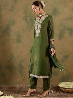 Green embroidered silk blend kurta trouser dupatta set 3
