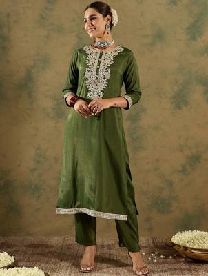 Green embroidered silk blend kurta trouser dupatta set 4