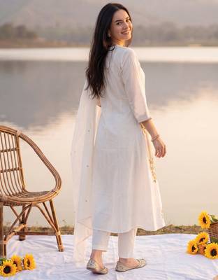 Off white embroidered pure cotton kurta trouser dupatta set 3