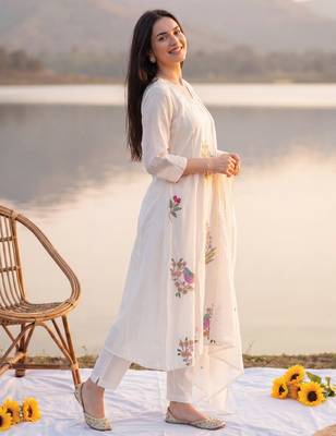 Off white embroidered pure cotton kurta trouser dupatta set 4