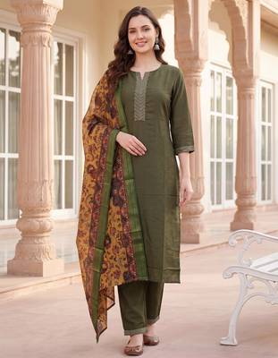 Green yoke design silk blend kurta trouser dupatta set 2