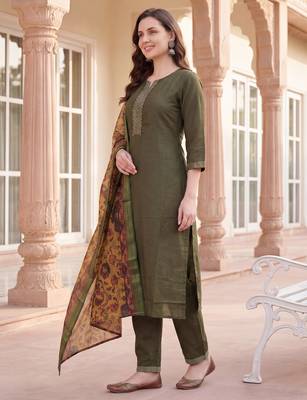 Green yoke design silk blend kurta trouser dupatta set 4