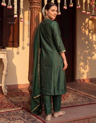Green woven design liva kurta trouser dupatta set 3