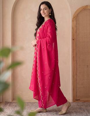 Pink embroidered silk blend kurta trouser dupatta set 4