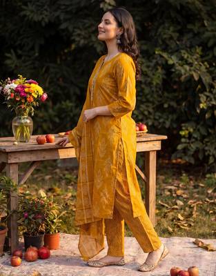 Mustard printed linen kurta trouser dupatta set 4