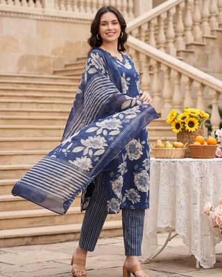 Blue printed cotton blend kurta trouser dupatta set 4