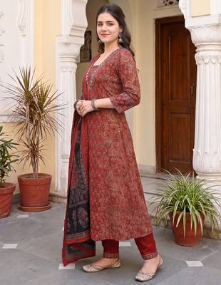 Maroon printed pure cotton kurta trouser dupatta set 4