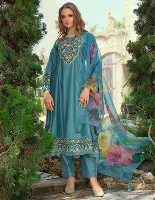 Blue embroidered liva kurta trouser dupatta set 3