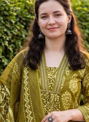 Green printed pure cotton kurta trouser dupatta set 2