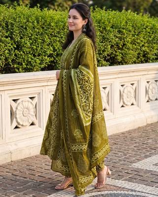 Green printed pure cotton kurta trouser dupatta set 4
